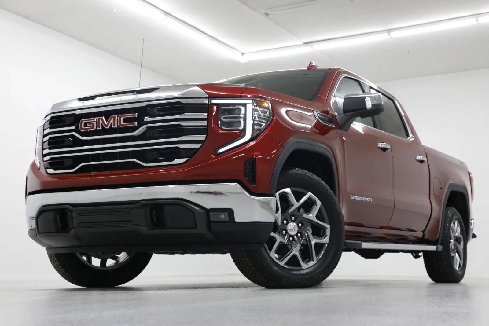 2026 GMC Sierra 1500 SLT's photo