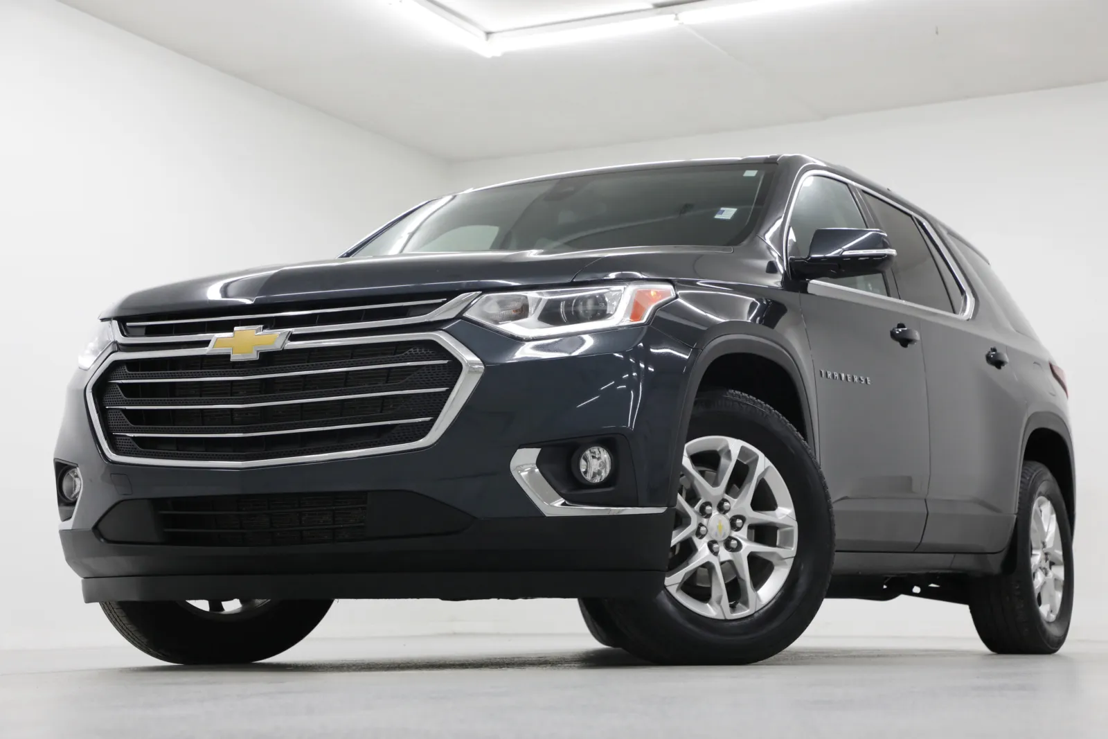 Gray 2020 Chevrolet Traverse LT for sale in Clinton, MO