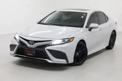 More photos of 2023 Toyota Camry Hybrid XSE at Jim Falk Motors, MO