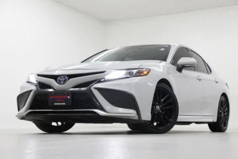 White 2023 Toyota Camry Hybrid XSE for sale in Clinton, MO