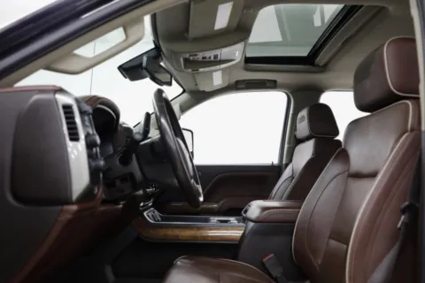 More photos of 2019 Chevrolet Silverado 3500HD DRW High Country at Jim Falk Motors, MO