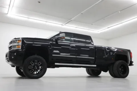 Photos of 2019 Chevrolet Silverado 3500HD DRW High Country for sale in Clinton, MO at Jim Falk Motors