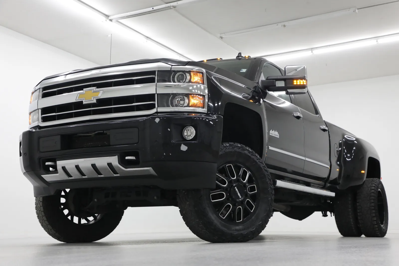 Black 2019 Chevrolet Silverado 3500HD DRW High Country for sale in Clinton, MO