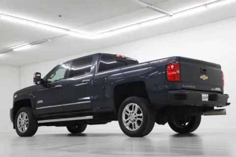 More photos of 2018 Chevrolet Silverado 2500HD High Country at Jim Falk Motors, MO