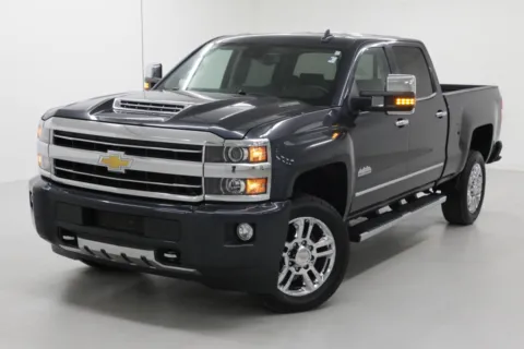 More photos of 2018 Chevrolet Silverado 2500HD High Country at Jim Falk Motors, MO