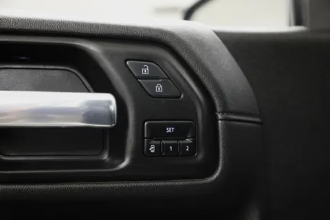 More photos of 2021 GMC Sierra 1500 Denali at Jim Falk Motors, MO