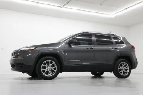 Photos of 2018 Jeep Cherokee Latitude Plus for sale in Clinton, MO at Jim Falk Motors