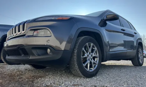 Gray 2018 Jeep Cherokee Latitude Plus for sale in Clinton, MO