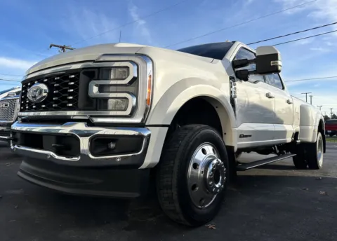 White 2023 Ford Super Duty F-450 DRW LARIAT for sale in Clinton, MO