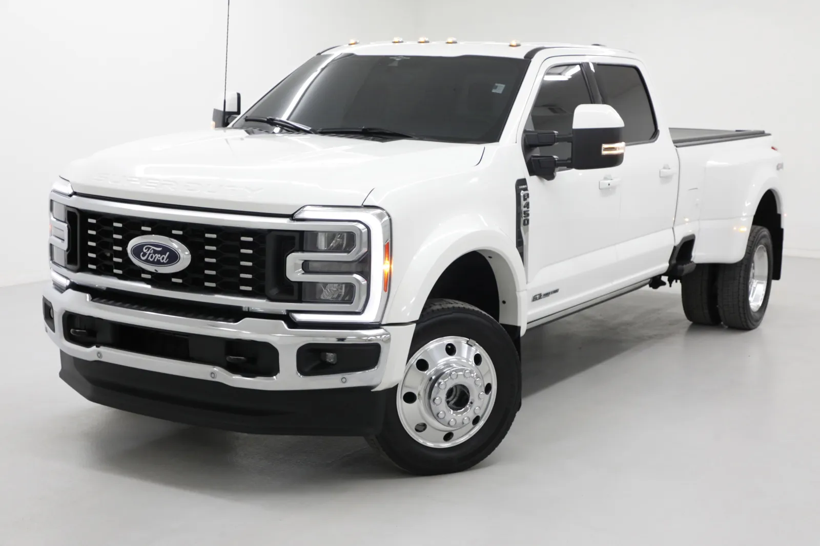 2023 Ford F-450 Super Duty XL's photo