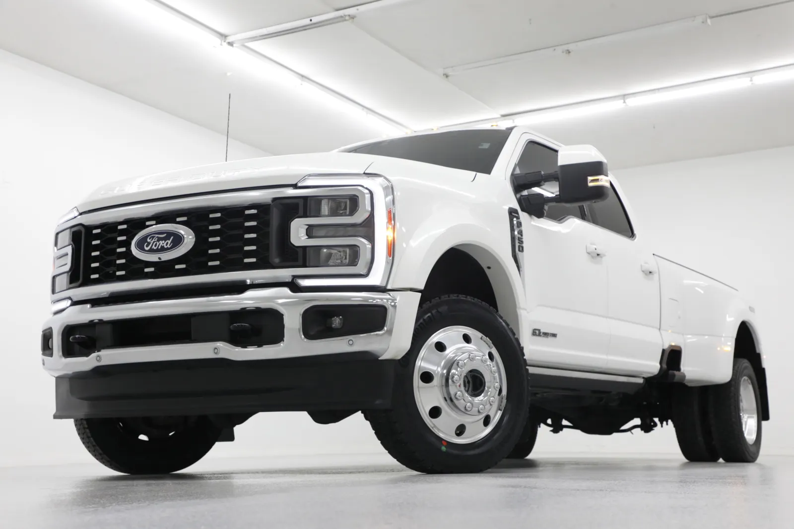 2023 Ford F-450 Super Duty XL's photo