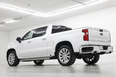 More photos of 2022 Chevrolet Silverado 1500 LTD High Country at Jim Falk Motors, MO