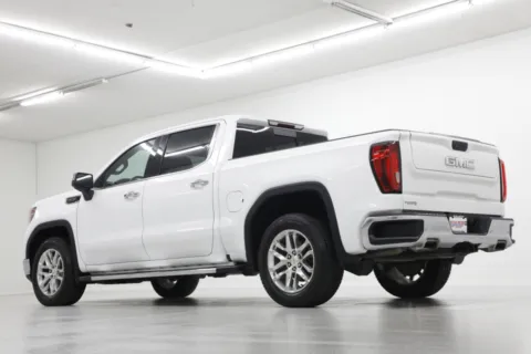 More photos of 2019 GMC Sierra 1500 SLT at Jim Falk Motors, MO