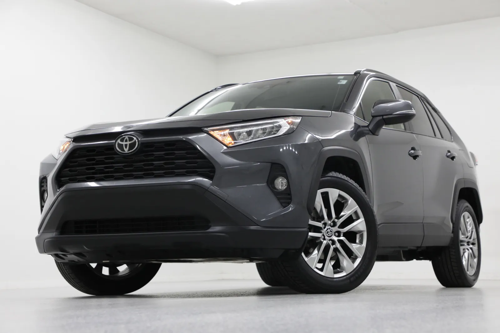 2020 Toyota RAV4 XLE Premium's photo