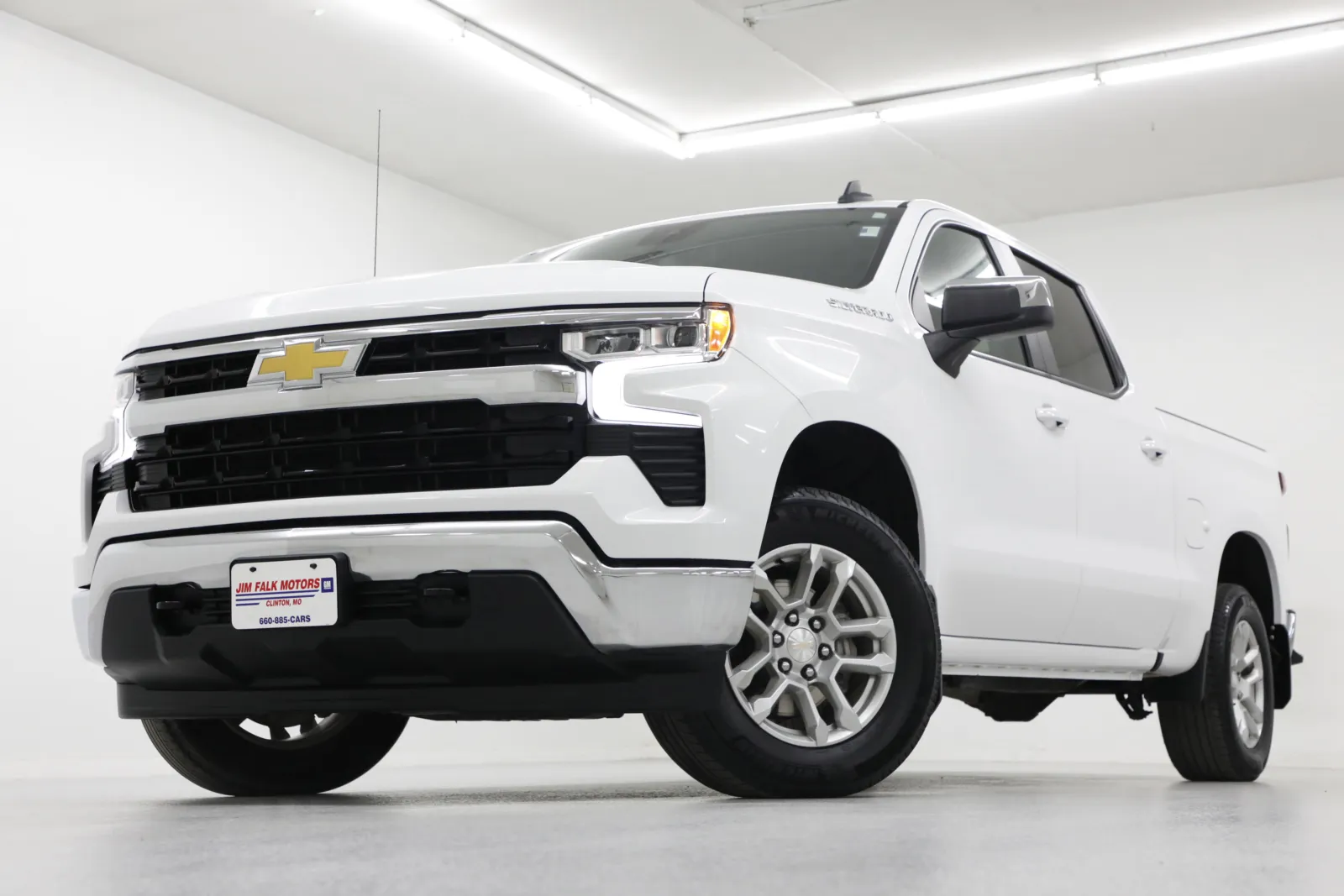 2024 Chevrolet Silverado 1500 LT's photo