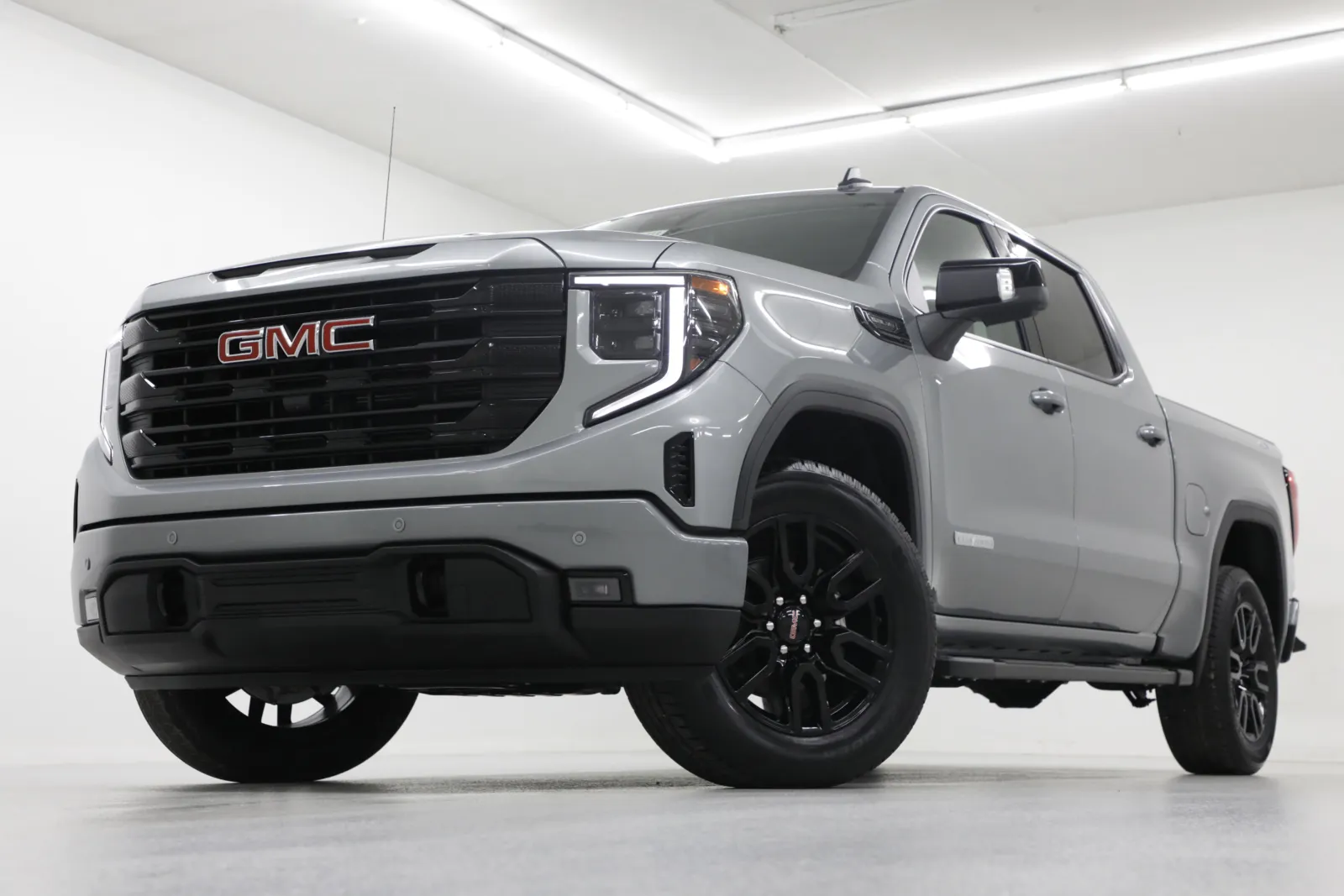 2026 GMC Sierra 1500 Elevation's photo