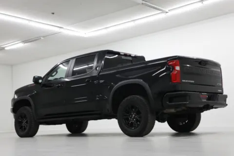 More photos of 2022 Chevrolet Silverado 1500 ZR2 at Jim Falk Motors, MO