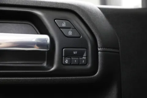 More photos of 2020 Chevrolet Silverado 2500HD LTZ at Jim Falk Motors, MO