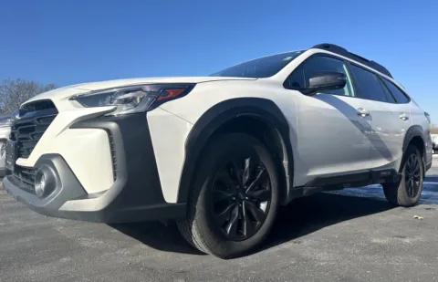 White 2025 Subaru Outback Onyx Edition XT for sale in Clinton, MO