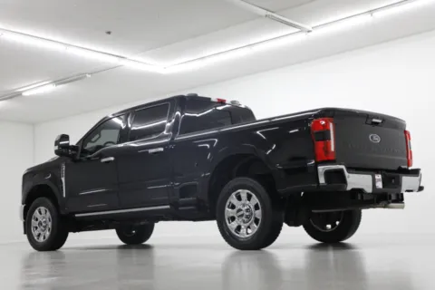 More photos of 2023 Ford Super Duty F-250 SRW LARIAT at Jim Falk Motors, MO