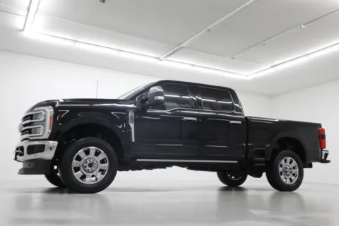 Photos of 2023 Ford Super Duty F-250 SRW LARIAT for sale in Clinton, MO at Jim Falk Motors