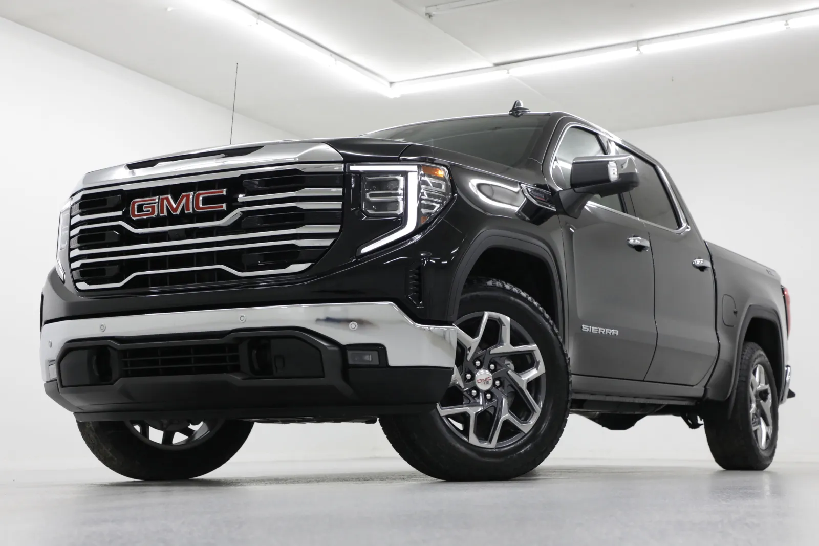 Black 2026 GMC Sierra 1500 SLT for sale in Clinton, MO