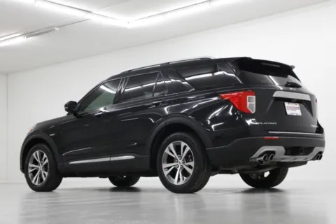 More photos of 2020 Ford Explorer Platinum at Jim Falk Motors, MO