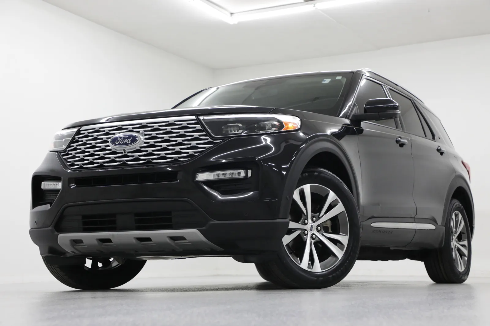 2020 Ford Explorer Platinum's photo
