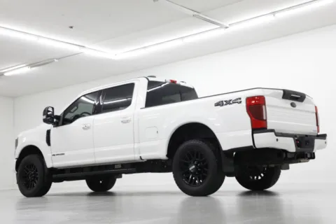 More photos of 2022 Ford Super Duty F-250 SRW LARIAT at Jim Falk Motors, MO