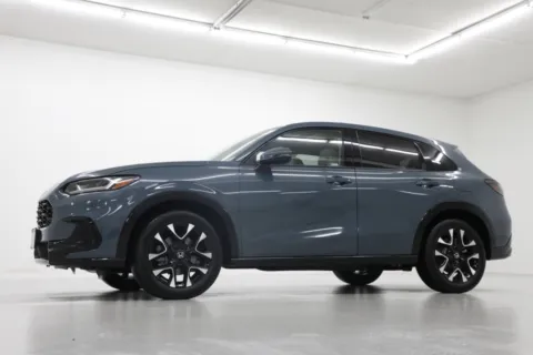 Photos of 2026 Honda HR-V EX-L for sale in Clinton, MO at Jim Falk Motors