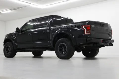 More photos of 2018 Ford F-150 Raptor at Jim Falk Motors, MO