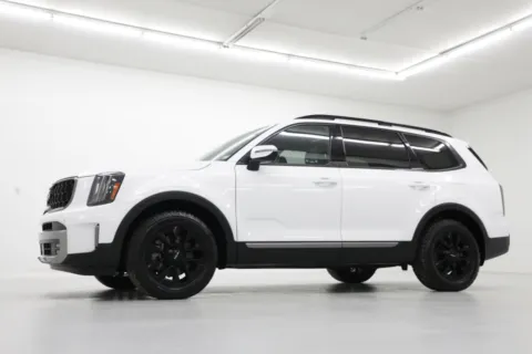Photos of 2023 Kia Telluride SX for sale in Clinton, MO at Jim Falk Motors