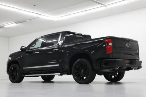 More photos of 2022 Chevrolet Silverado 1500 High Country at Jim Falk Motors, MO