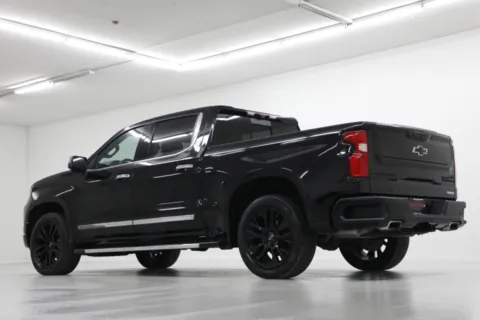 More photos of 2022 Chevrolet Silverado 1500 High Country at Jim Falk Motors, MO