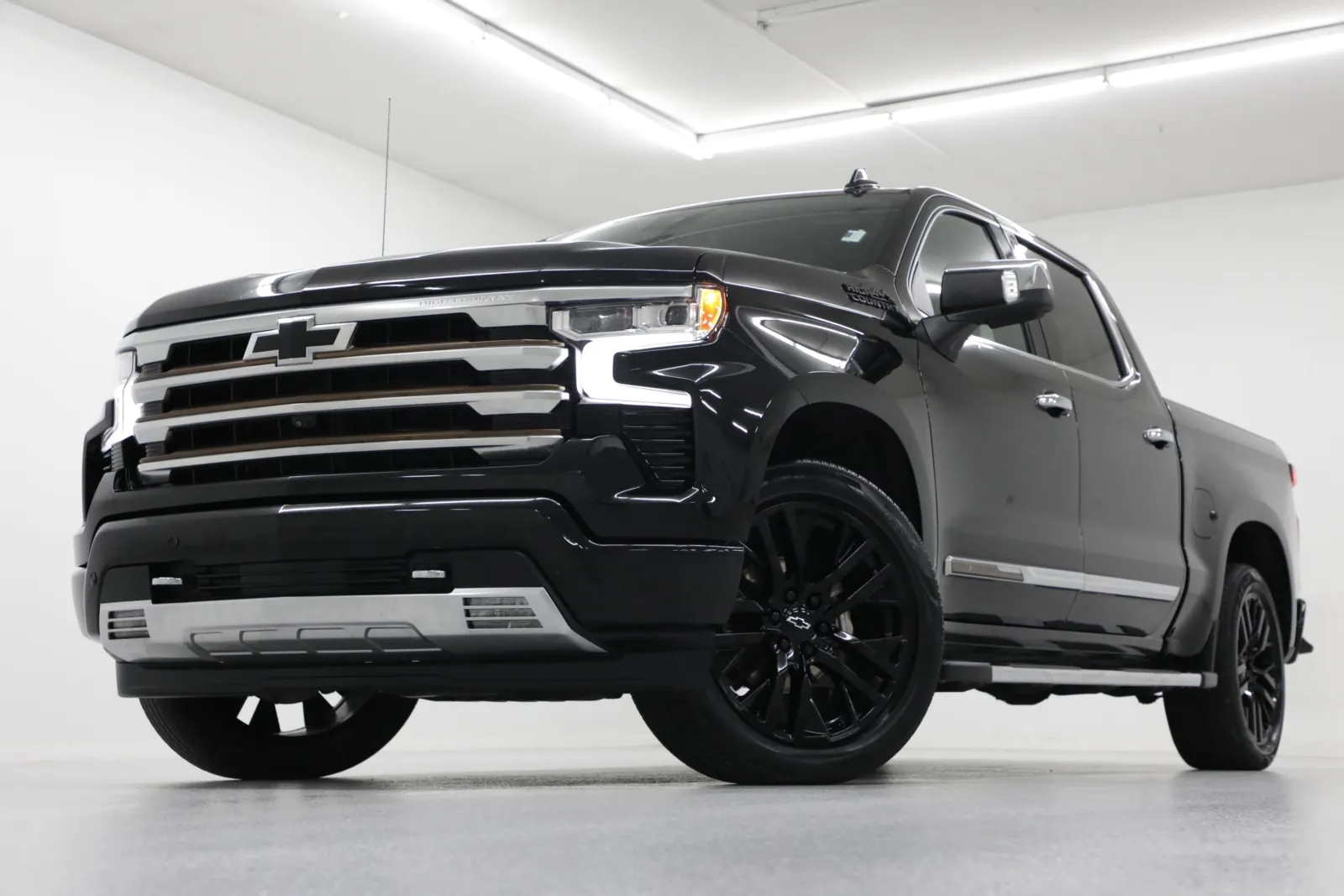 2022 Chevrolet Silverado 1500 High Country's photo