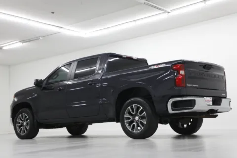 More photos of 2022 Chevrolet Silverado 1500 LT at Jim Falk Motors, MO