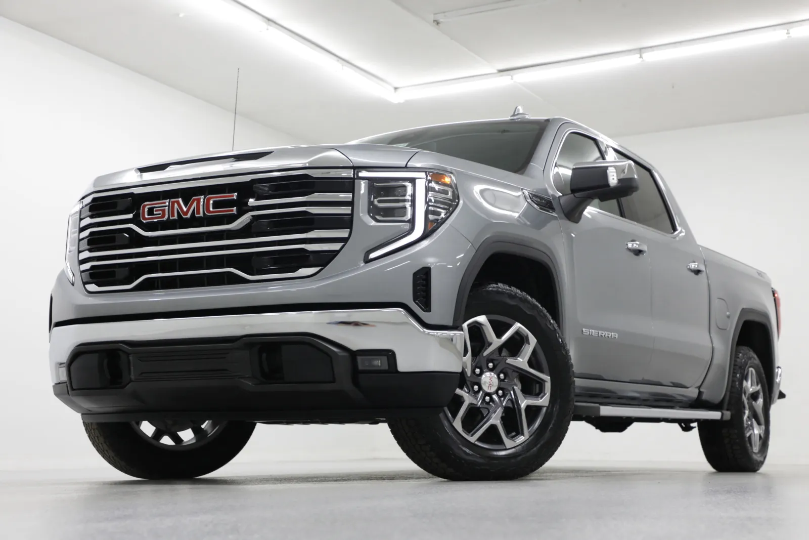 2026 GMC Sierra 1500 SLT's photo