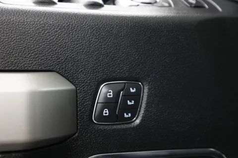 More photos of 2021 Ford Super Duty F-250 SRW LARIAT at Jim Falk Motors, MO