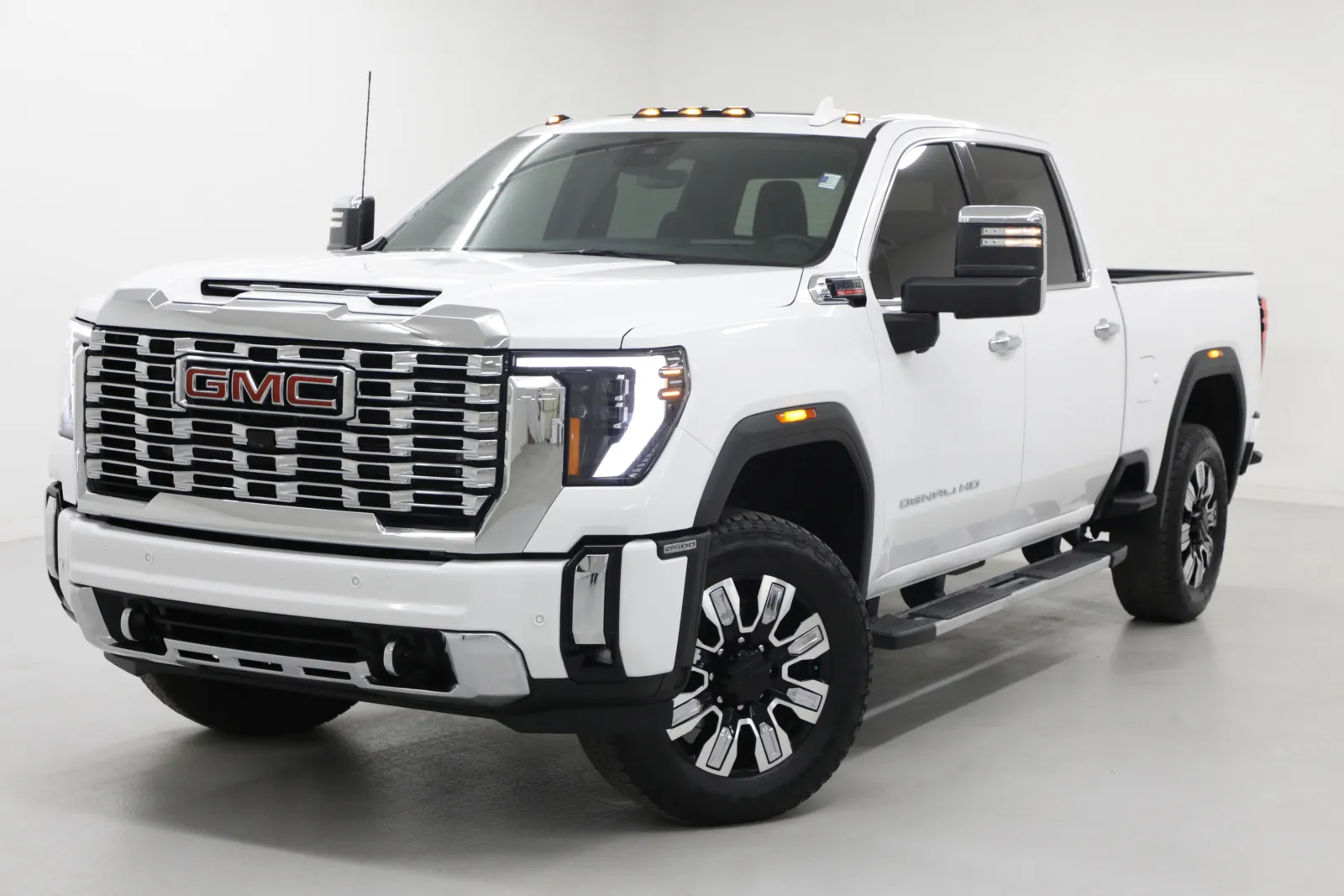 2024 GMC Sierra 2500HD Denali's photo