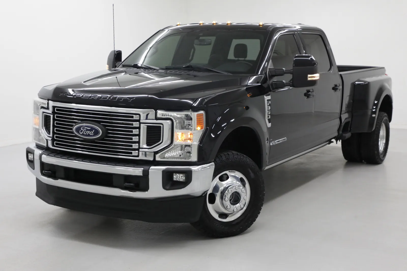2022 Ford F-350 Super Duty Lariat's photo