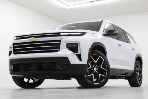 White 2026 Chevrolet Traverse FWD High Country for sale in Clinton, MO