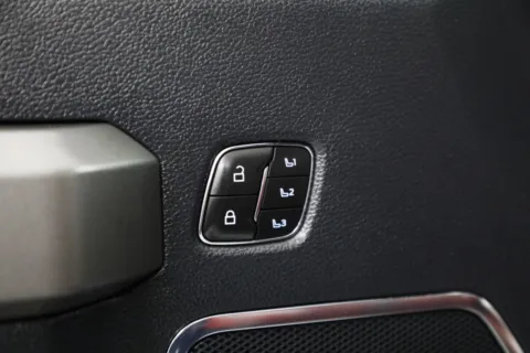 More photos of 2022 Ford Super Duty F-250 SRW Platinum at Jim Falk Motors, MO