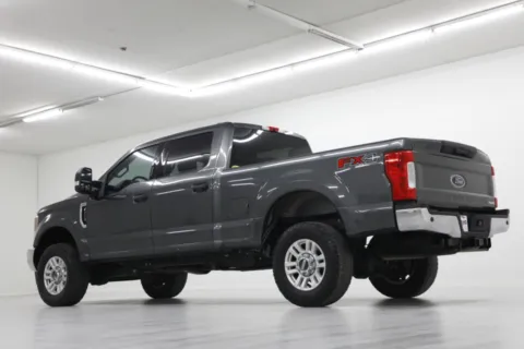 More photos of 2019 Ford Super Duty F-250 SRW XLT at Jim Falk Motors, MO