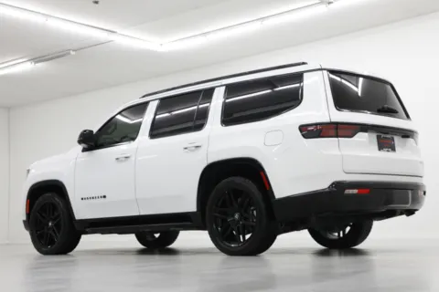 More photos of 2023 Jeep Wagoneer at Jim Falk Motors, MO