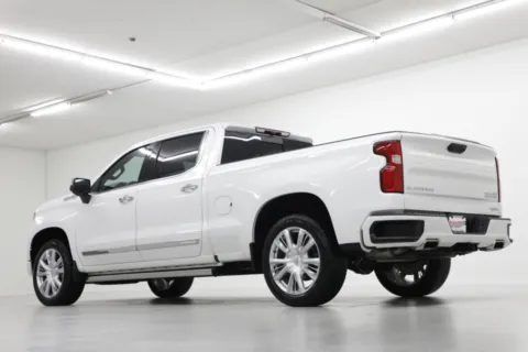 More photos of 2022 Chevrolet Silverado 1500 High Country at Jim Falk Motors, MO