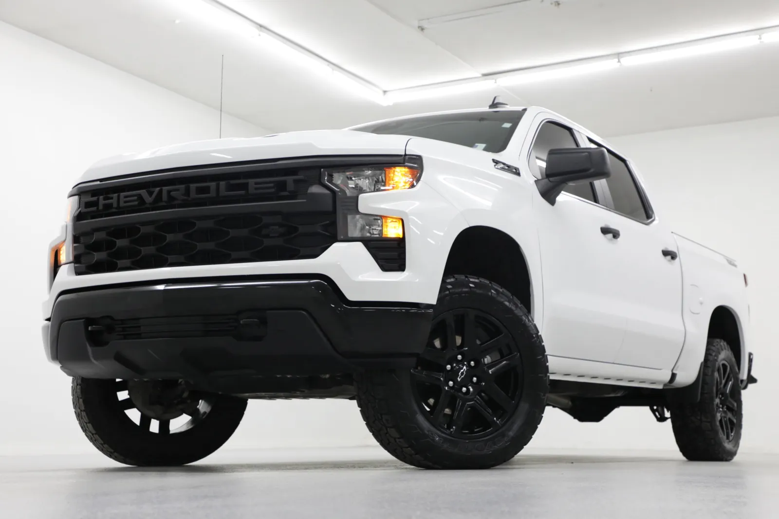 White 2025 Chevrolet Silverado 1500 Custom Trail Boss for sale in Clinton, MO