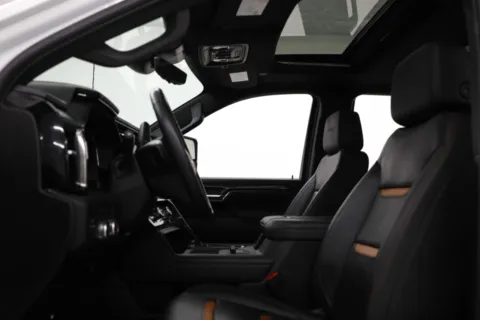 More photos of 2025 GMC Sierra 2500HD AT4 at Jim Falk Motors, MO