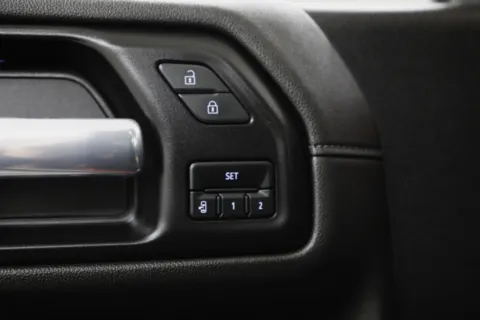 More photos of 2022 GMC Sierra 1500 Limited Denali at Jim Falk Motors, MO