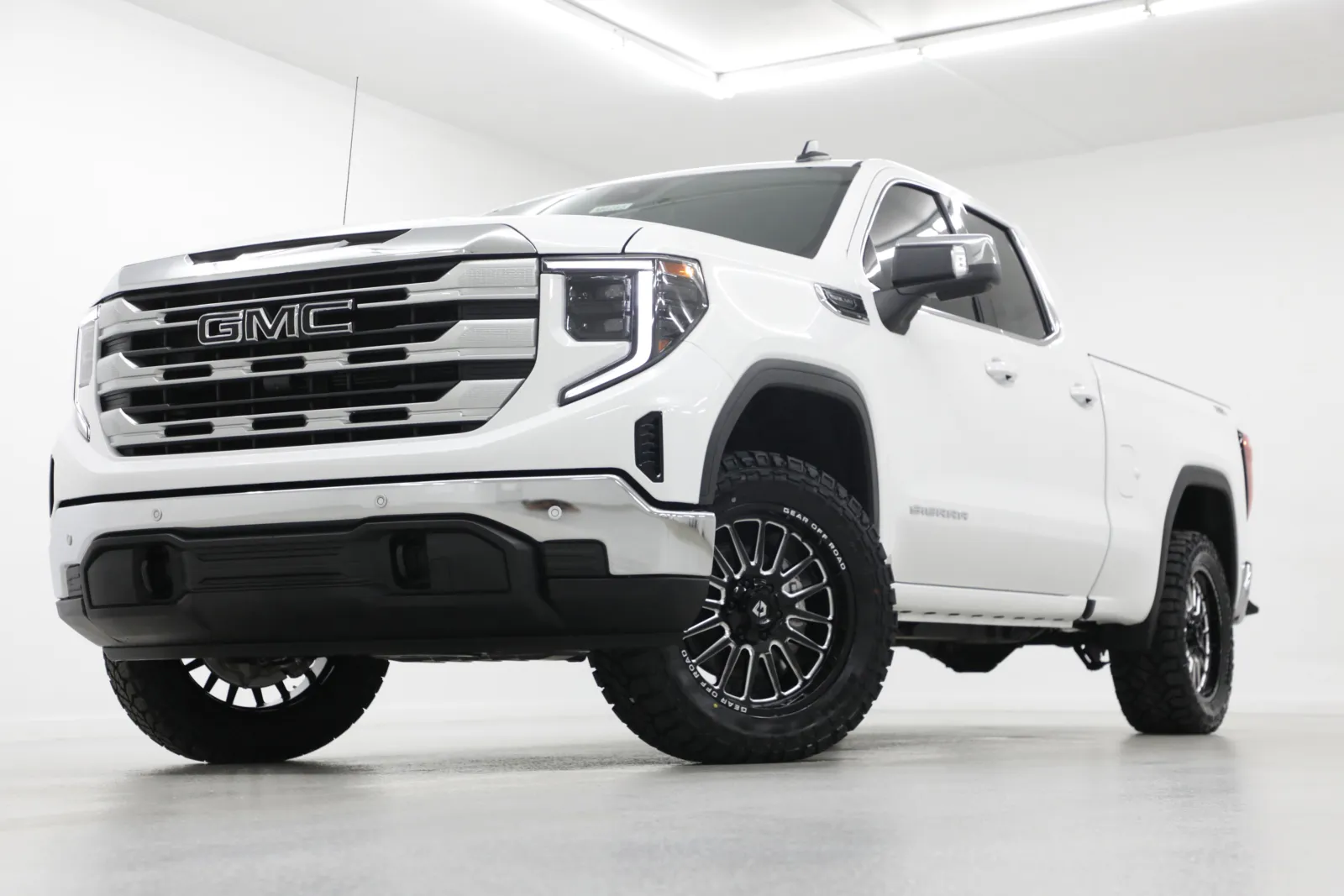 White 2026 GMC Sierra 1500 SLE for sale in Clinton, MO