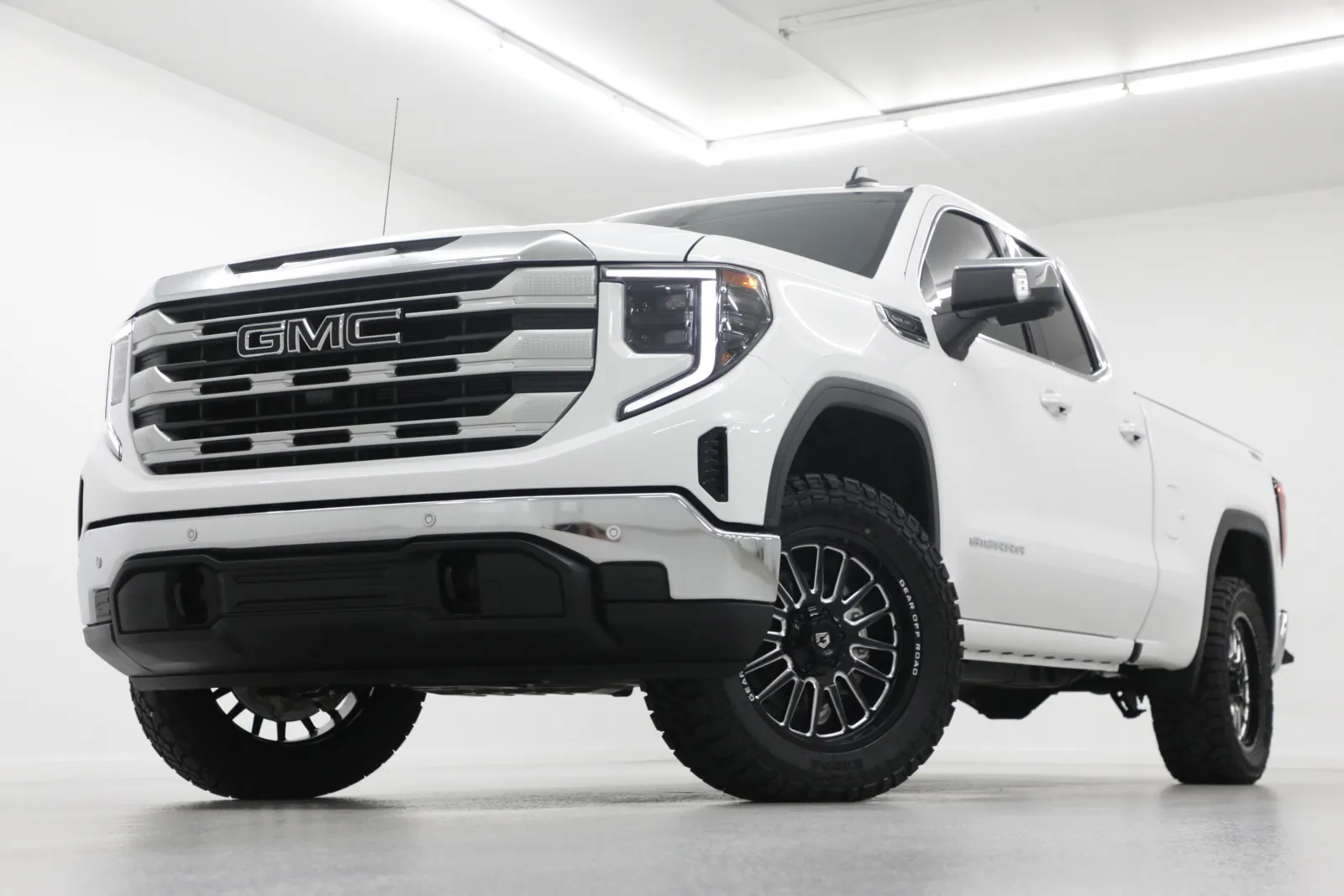 White 2026 GMC Sierra 1500 SLE for sale in Clinton, MO